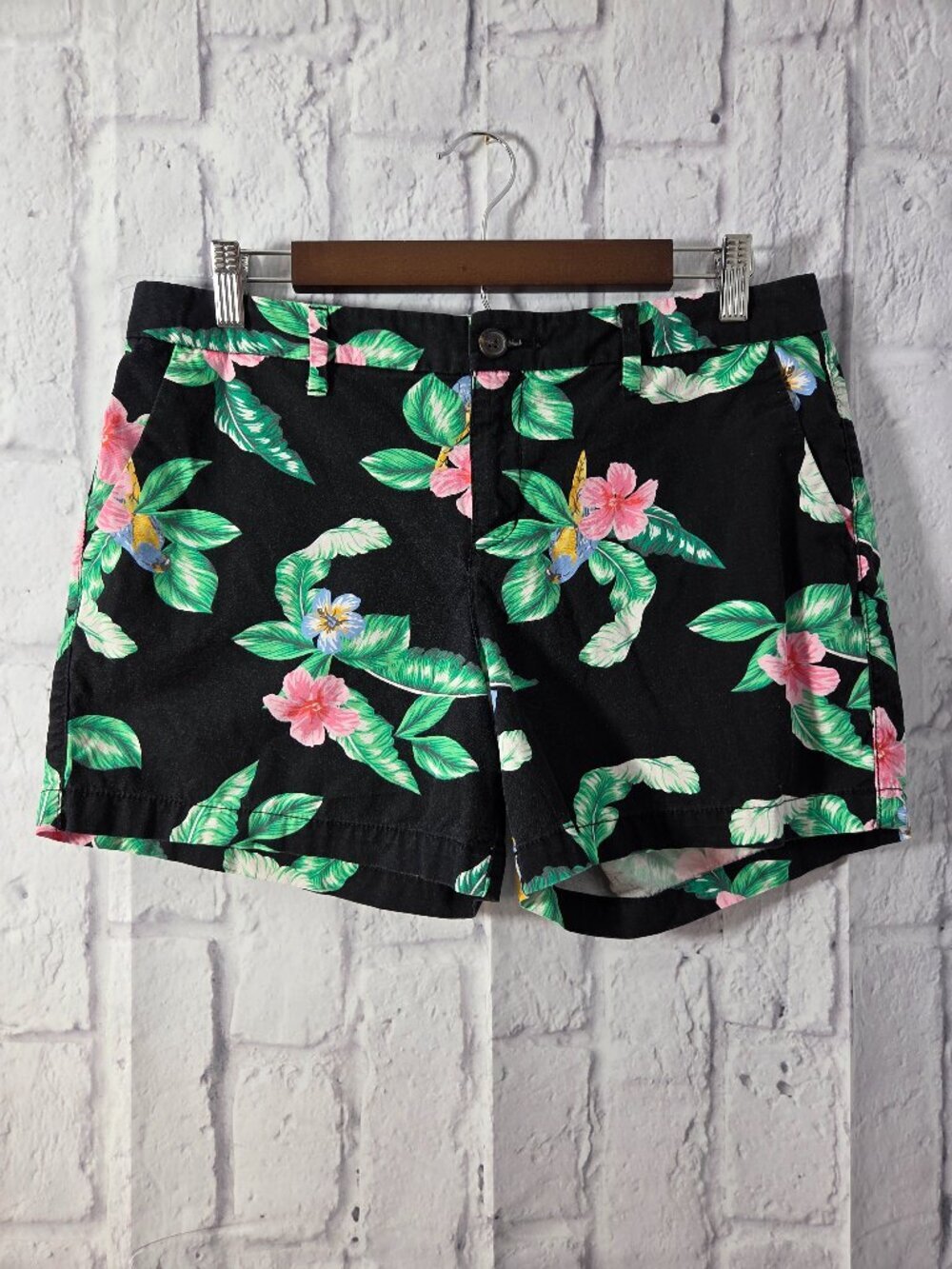 Old Navy Size 8 Black Tropical Summer Casual 100% Cotton Everyday Chino Short